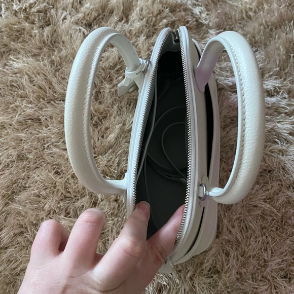 White Balenciaga bag unused and comes with body strap as well as keys and lock - Picture 8 of 8